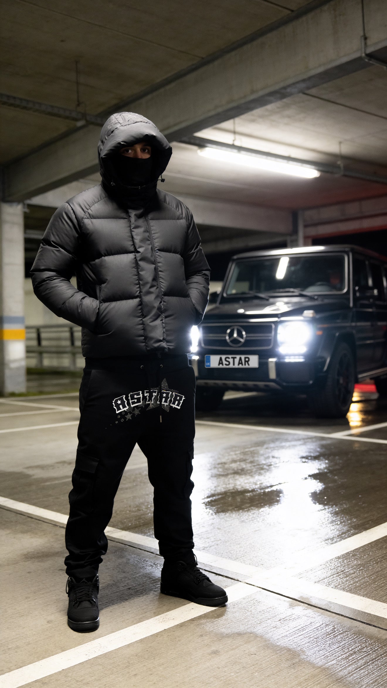 DIAMOND BLACK RHINESTONE CARGOS